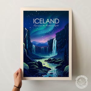 Island Traditioneller Druck mit der Nordlichter - Aurora Borealis Wandkunst, personalisiertes Reisegeschenk für Kunstliebhaber, Wohndekorgeschenk Bild 2