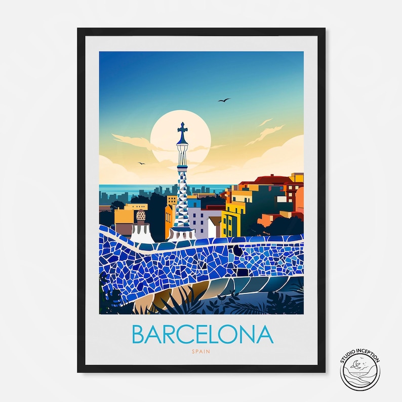 K&ouml;nnte beinhalten: Eine farbenfrohe Illustration der Skyline von Barcelona mit Blick auf den ber&uuml;hmten Park G&uuml;ell, mit einem Mosaik-Gehweg und einem hohen Turm mit einem Kreuz auf der Spitze. Der Text "BARCELONA SPANIEN" befindet sich am unteren Rand des Bildes.