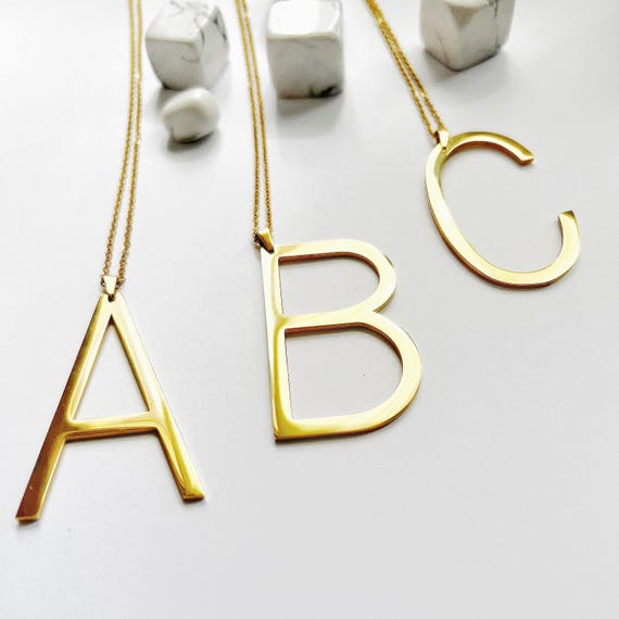 Sideways Collana Con Iniziale Grande Placcata Oro 18K – Ciondolo Monogramma In Acciaio Inossidabile Per Donna