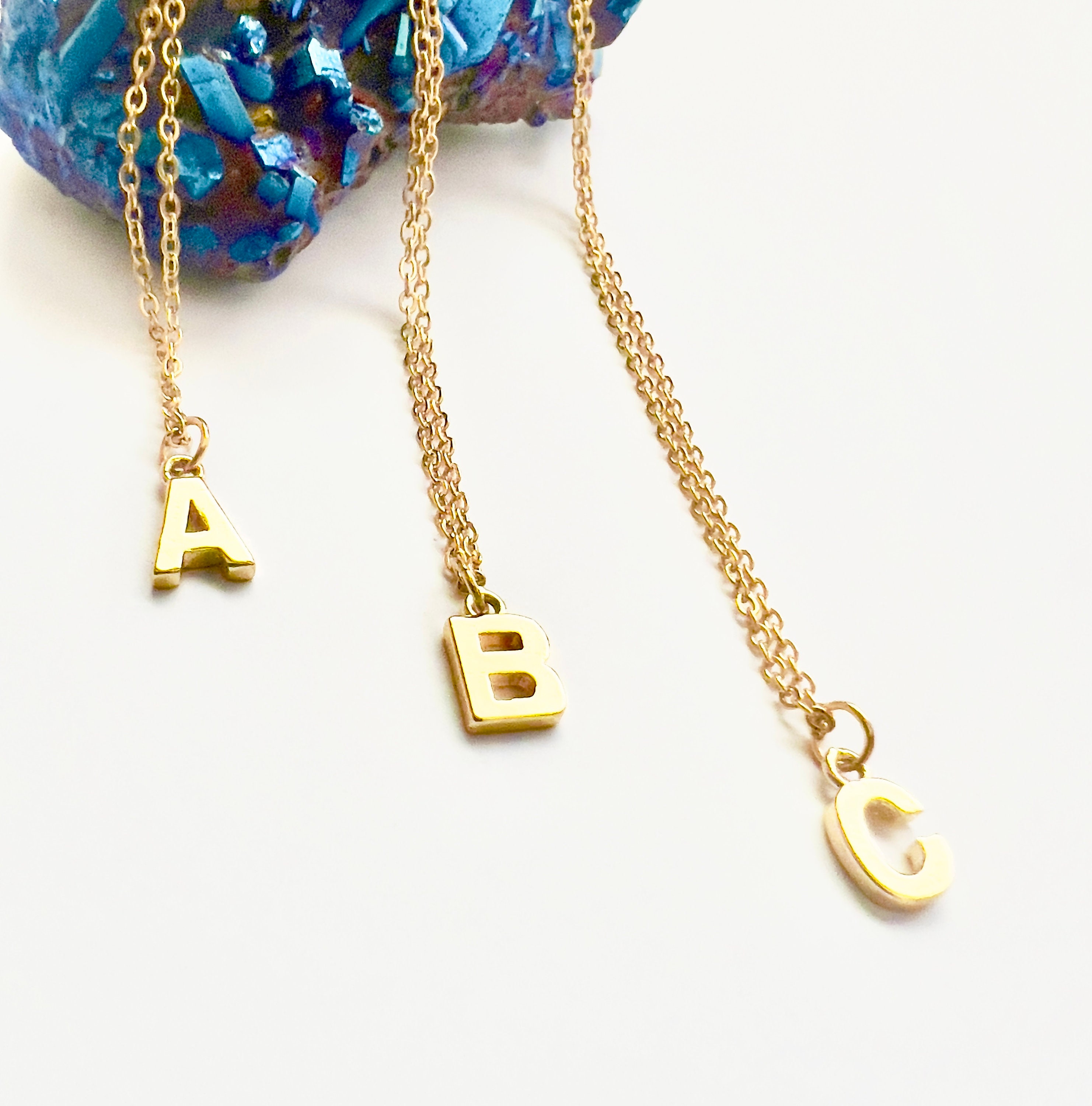 OUTLINE INITIAL NECKLACE A-Z (18K GOLD VERMEIL) – KIRSTIN ASH