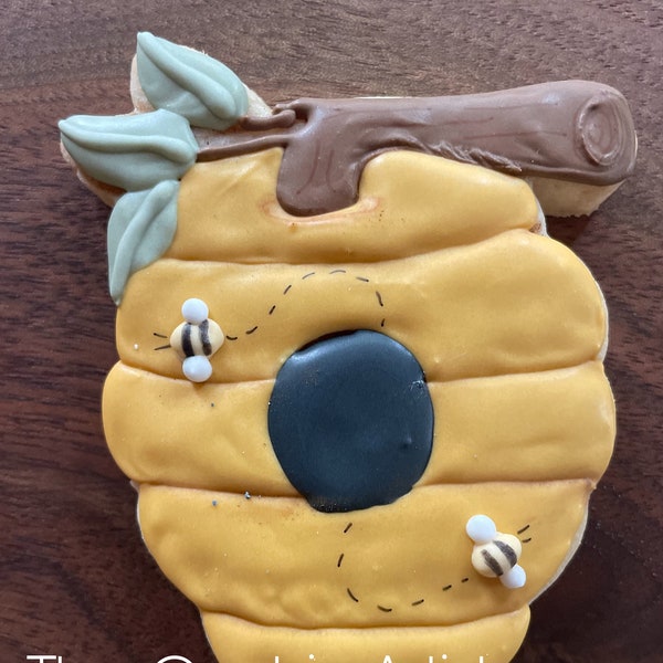 Bee Hive w/branch Cookie Cutter and Fondant Cutter Set