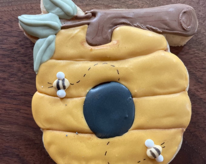 Bee Hive w/branch Cookie Cutter and Fondant Cutter Set