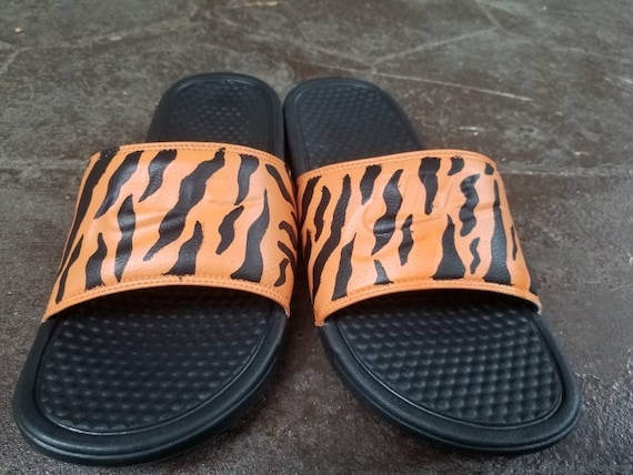 nike slides paint splatter