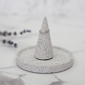 Ring Cone and Tray Set, Concrete, Jewellery Organiser, Gifts for Her, New Home Gift, Jewellery Holder, Jewellery Ring Holder, Jesmonite Cone