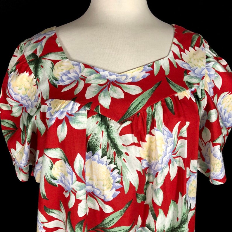 Red with Tropical Graphics Made in Hawaii Vintage Hawaiian Dress MuuMuu may fit Medium Size Small