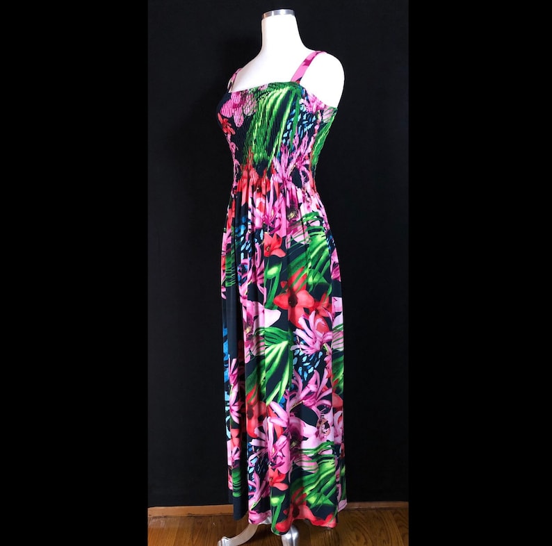 Size Small Black with Beautiful Vibrant Graphics Gorgeous Tropical Maxi Hawaiian Dress