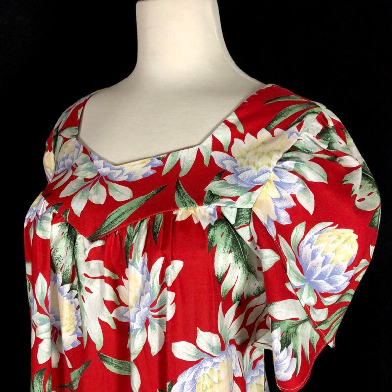 Red with Tropical Graphics Made in Hawaii Vintage Hawaiian Dress MuuMuu may fit Medium Size Small