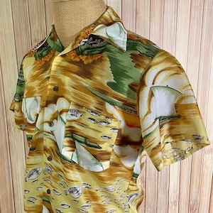 Vintage Hawaiian Shirt, Size Small, Amazing Tropical Graphics, Made by Waikiki Holiday