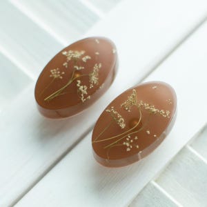 Zestaw 2 sztuk - Rośliny koronkowe Queen Anne w brązowych owalnych gałkach