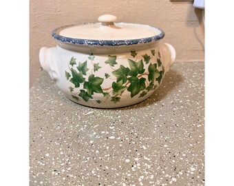 Casseruola in ceramica stile vintage con coperchio e bordo blu screziato color crema