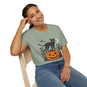 Black Cat Pumpkin Halloween T-Shirt: Spooky Unisex Fall Tee