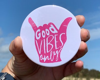 Good Vibes Only Shaka Taschenspiegel in pink, kleines Geschenk für ihre perfekten Geschenkideen zum Muttertag