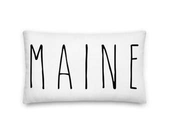 Poduszka dekoracyjna w stylu Maine | Wystrój w stylu farmy w Maine | Wystrój domu w Maine | Prezent na parapetówkę | Flaga stanu Maine | Wystrój Airbnb | Prezent w Maine