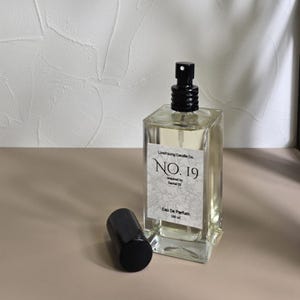 No. 19 | Inspired by Santal 33 | Trendy perfume