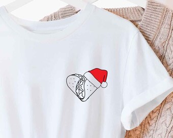 LGBTQ Dos Corazones de Taco Camisa de Navidad lesbiana divertida, Camisa de bolsillo mínima de taco lésbico, Camiseta de Navidad queer, Camisa de Navidad traviesa lesbiana