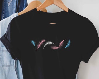 LGBTQ Transgender Flagge Federn Shirt, Subtiles Trans Pride Shirt, Trans Flagge Pride Feather Tee, Trans Queer Unisex Tee, Transgender süßes Tee