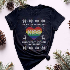 Regenbogen Mistelzweig Kuss LGBT hässliches schwules Weihnachtshemd für Queer Weihnachtshemd für lesbische hässliches Weihnachtshemd schwules Weihnachtsgeschenk Queer Weihnachtshemd