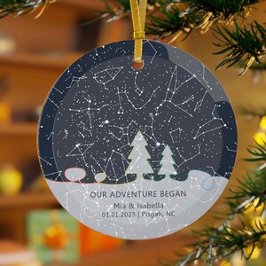 LGBTQ personalizado por fecha mapa de estrellas adorno del orgullo del arco iris, adorno del árbol de Navidad de la boda de la pareja gay queer, regalo de la esposa lesbiana, aniversario gay
