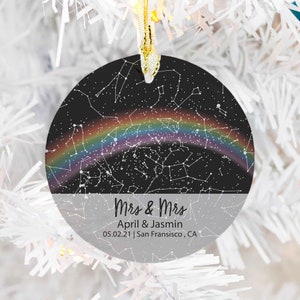 LGBTQ personalizado por fecha mapa de estrellas adorno arcoíris, regalo de boda gay, adorno comprometido queer, novia lesbiana pareja orgullo decoración del árbol de Navidad