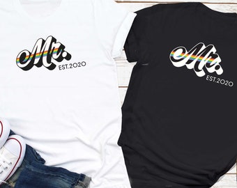 Camiseta personalizada con cita de arcoíris para pareja gay, regalo de boda para dos novios gays, camiseta unisex para despedida de soltero/a.