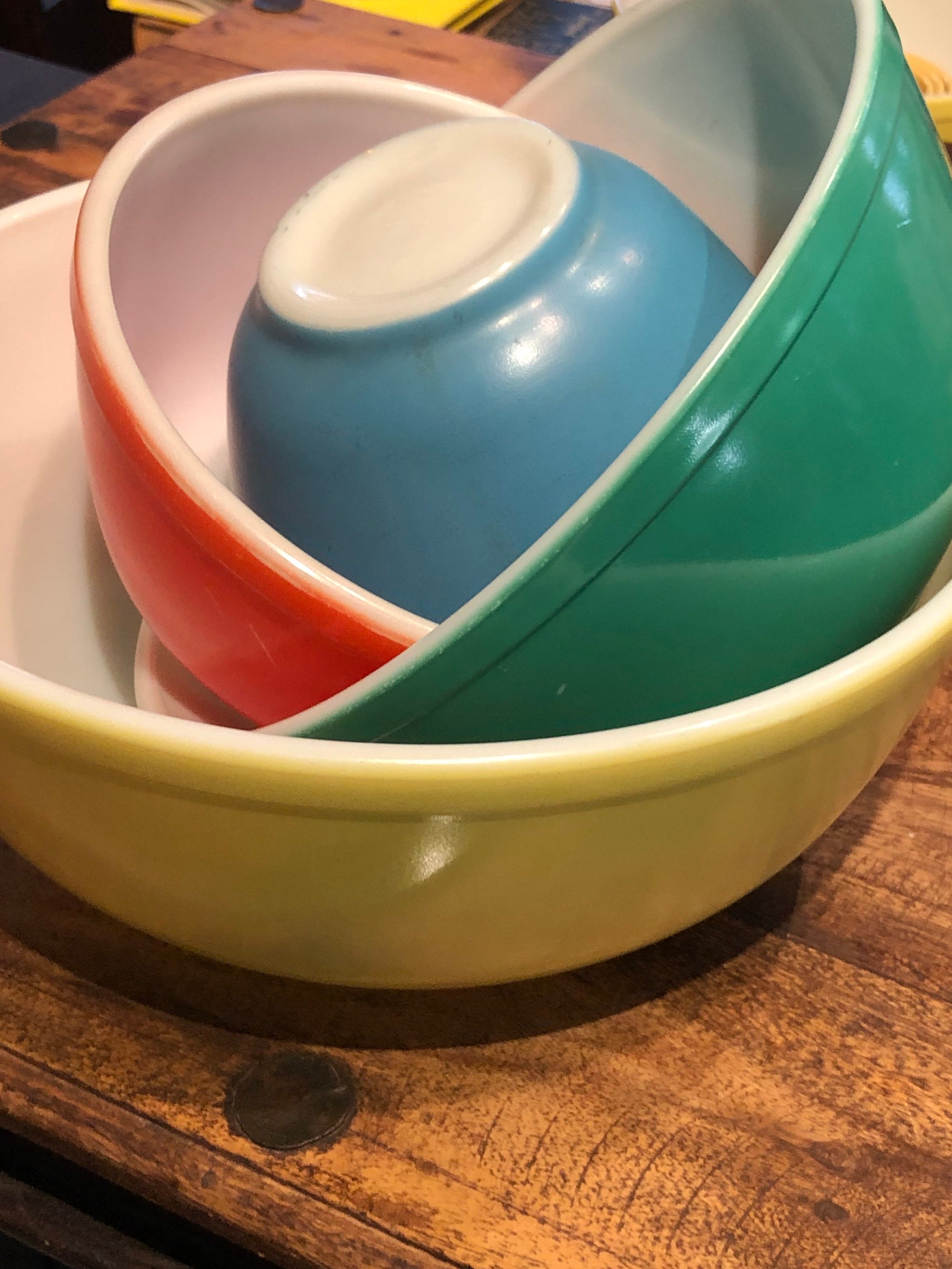 Pyrex Set of Vintage Nesting Bowls in Primary