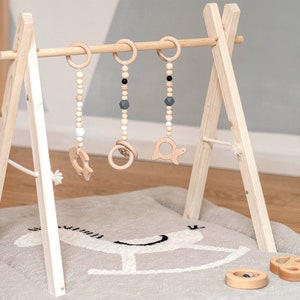 Portique Eveil Bebe Bois Vert Et Mobiles Suspendus Made In Etsy Portique Eveil Bebe Bois Vert Et Mobiles Suspendus Made In Etsy