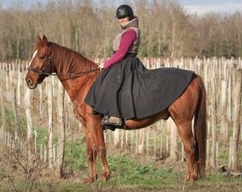 Riding skirt with cuffs made of softshell