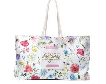 Sac week-end blanc, avec un imprimé floral et inscription : I'm made by the cheaf designer...