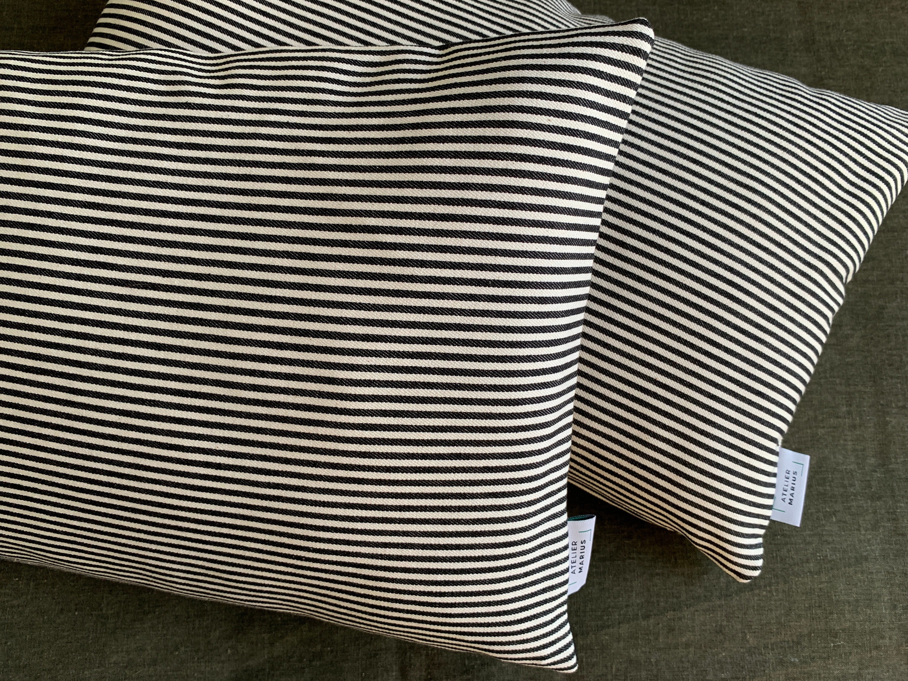 Coussin Décoratif à Rayures Noir et Blanc Chic Contemporain en Coton Laine Intemporel Masculin