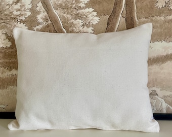 Decorative cushion in ivory beige cotton canvas