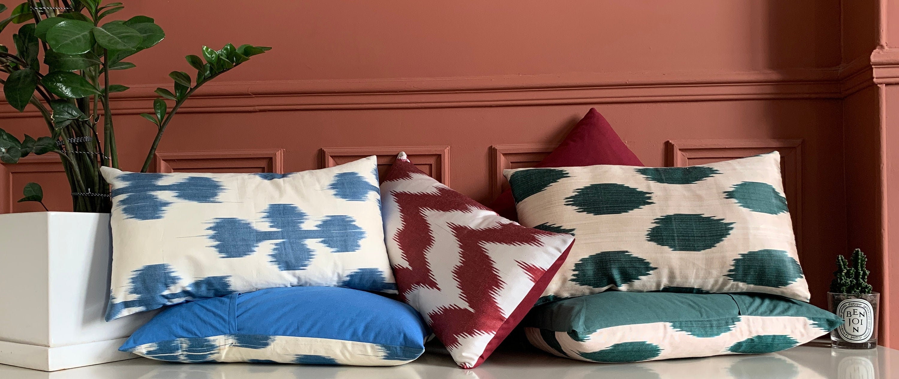 Coussins Décoratifs en Soie et Coton Imprimé Byzance de Couleur Bleu Bordeaux Vert