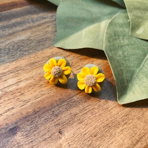 Die Mini Sonnenblume / / Polymer Clay Ohrringe