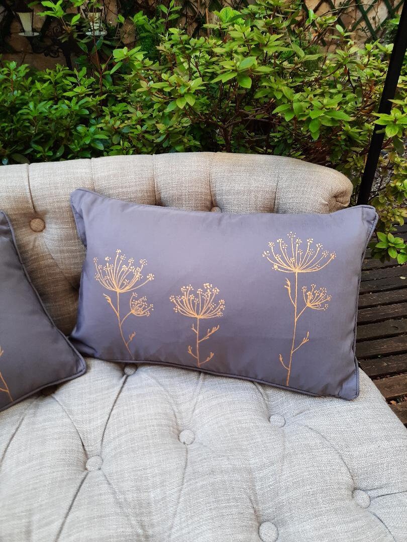 Coussin Rectangulaire Gris, Ombelles Dorées Peintes à La Main, Fait en France
