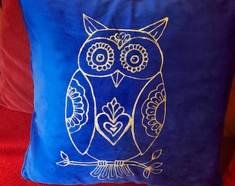 Coussin décoratif bleu motif Hibou doré, peint à la main, personnalisé, fait en France