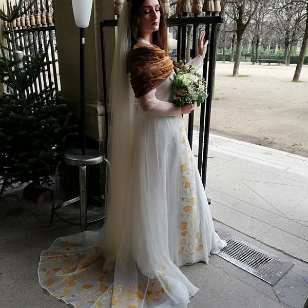 robe de mariée en organza de soie peinte à la main de motifs dorés, fait en France