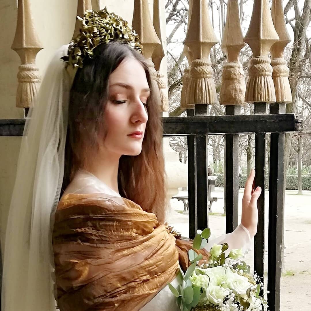 Gold Floral Bridal Tiara, Dried Flowers and Bark  display picture 3
