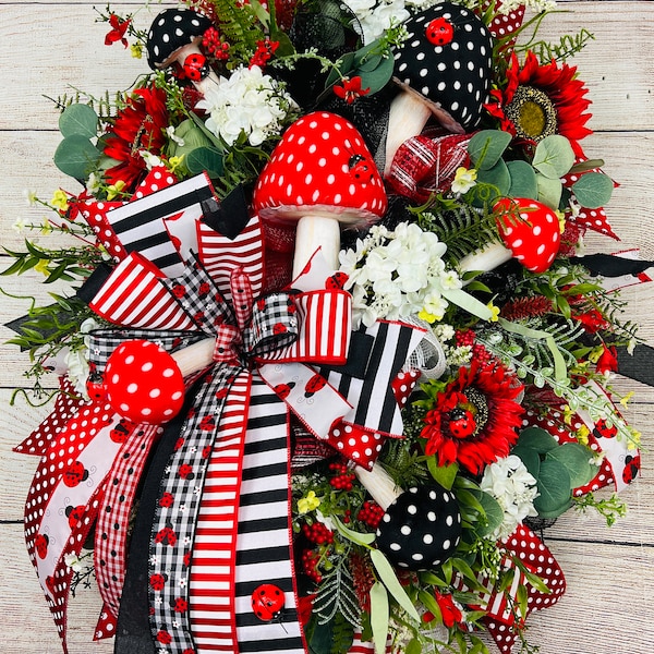 Ladybug wreath, mushroom wreath, summer decoration, spring decor, lady bug door decoration, front porch, summer wreath, mushroom decoration