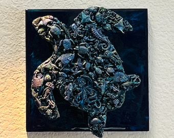 Art mural technique mixte tortue de mer | phosphorescents | Sculpture océanique steampunk | Résine époxy | 10 x 10 | Décoration murale unique
