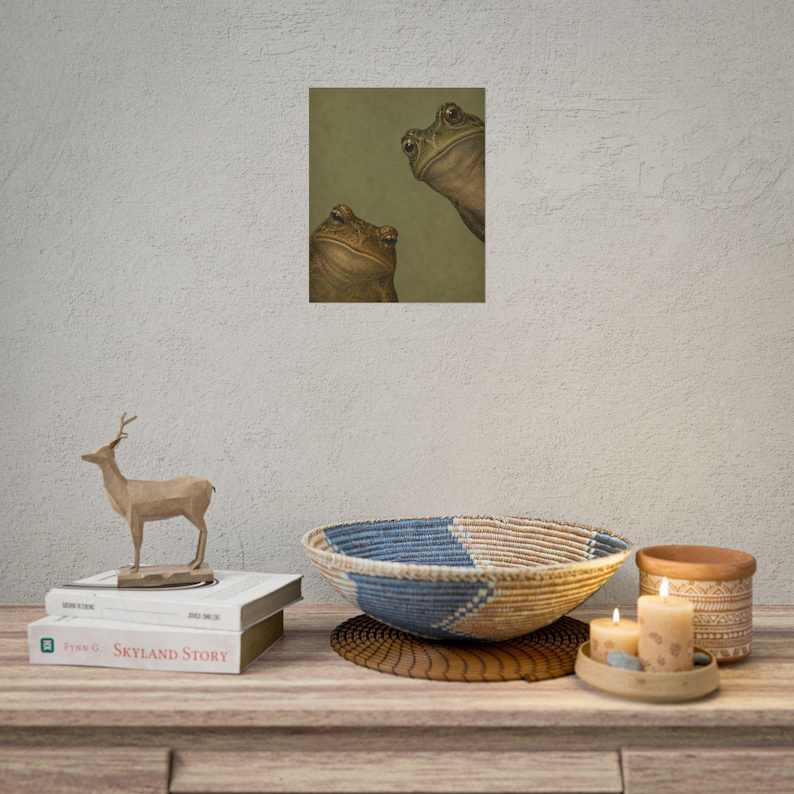 Art mural deux grenouilles curieuses, affiche grenouille vintage, impression animal drôle, décoration nature maussade, cadeau original pour amateur de grenouille image 5