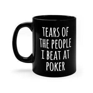 Presente de pôquer, caneca de pôquer, lágrimas das pessoas que venci no pôquer, jogos de azar, jogador, cartas, caneca de presente para jogador de pôquer, caneca preta