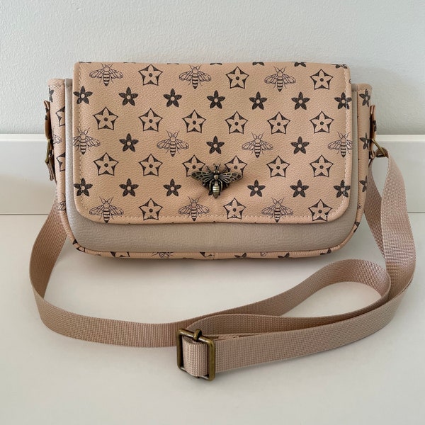 Vinyl Crossbody Bag / Faux Leather Every Day Purse