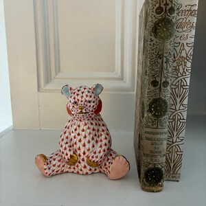 ヘレンド 陶器製 ウサギ 置物 ピンク 御着物兎 （招き） うさぎ 置物