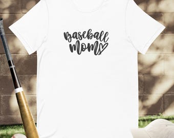 Maglietta con scritta a mano "Mamma del baseball" - Scegli il tuo colore! - Maglietta con scritta corsiva "Mamma del baseball" e cuore in pennello - OLTRE 75 COLORI!