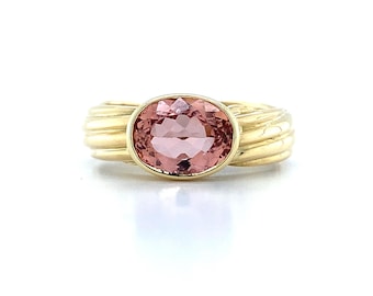 Vintage 14k Yellow Gold east-West Set Bezel Oval Pink Tourmaline Ribbed Band