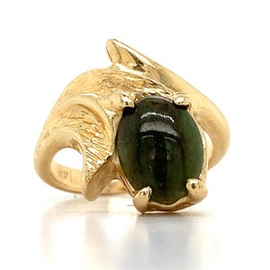 Vintage 14k Yellow Gold Textured Band W/ Cabochon Nephrite Jade Solitaire Ring
