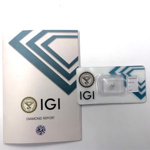 Igi Certified .31 Carat Si1 /J Round Brilliant Cut Natural Diamond