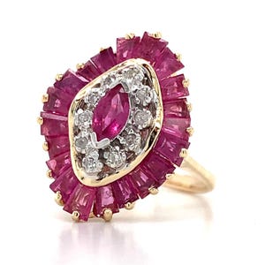 Ballerina-Ring aus 14-karätigem Gold mit rosafarbenem Marquise-Rubin, Baguette-Rubin und Diamanten, Größe 6,25