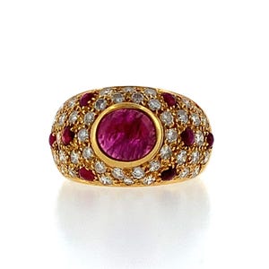 Vintage 18k Gold Oval Lünette Rubin mit rundem Rubin und Pave Diamant Kuppel Cocktailring