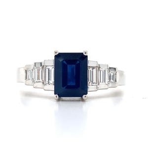 Le Vian 18k Weißgold Blauer Smaragdschliff Saphir & Baguette Diamant Ring Größe 9