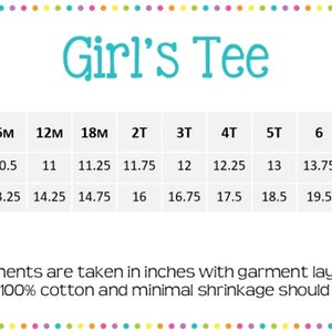 Op de afbeelding: Een tabel met de borstbreedte- en lengtemaat in inches voor een meisjes T-shirt, in de maten 6 maanden tot 10 jaar.